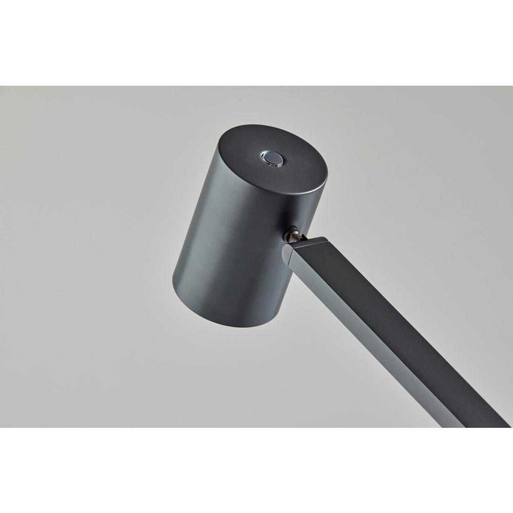 Newman Task Lamp w. Wireless Charging. Picture 4