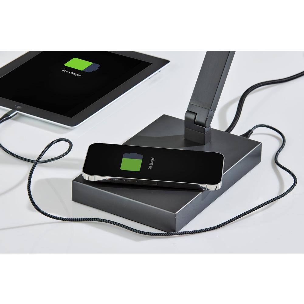 Newman Task Lamp w. Wireless Charging. Picture 6
