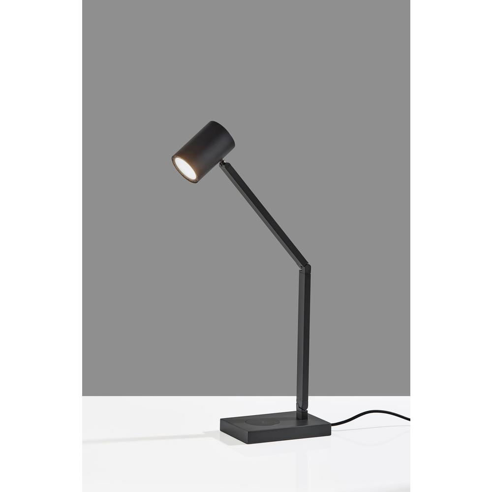 Newman Task Lamp w. Wireless Charging. Picture 1