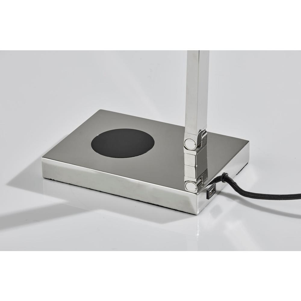 Newman Task Lamp w. Wireless Charging. Picture 7