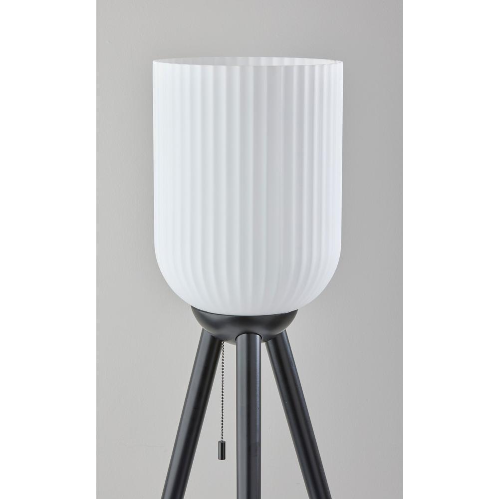 Kinsley Floor Lamp. Picture 3