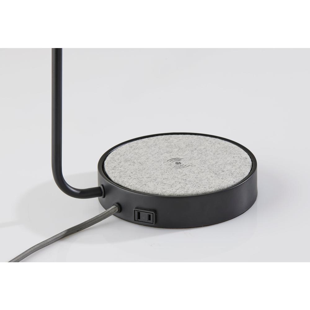 Brooks AdessoCharge Wireless Charging Desk Lamp. Picture 5