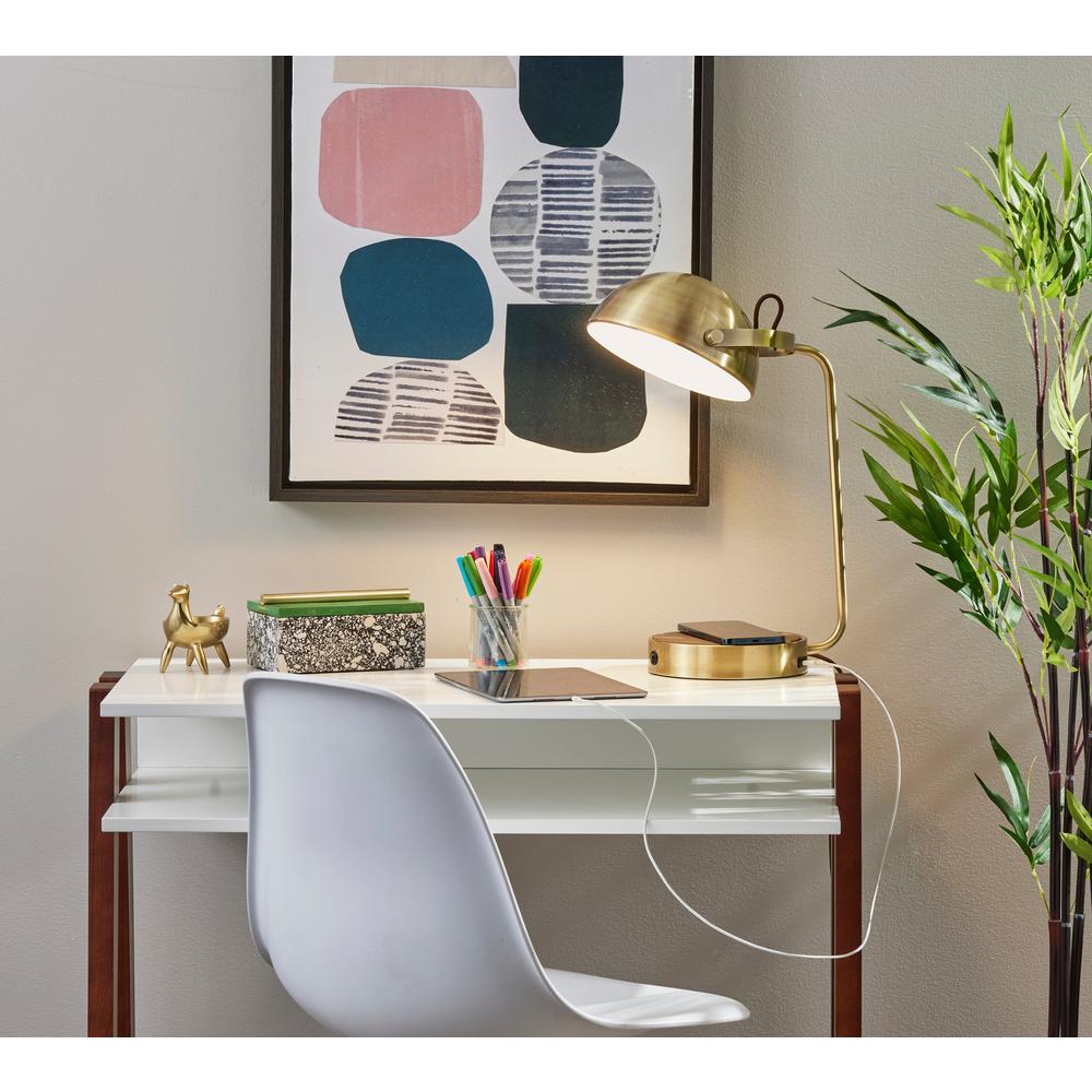 Brooks AdessoCharge Wireless Charging Desk Lamp. Picture 2