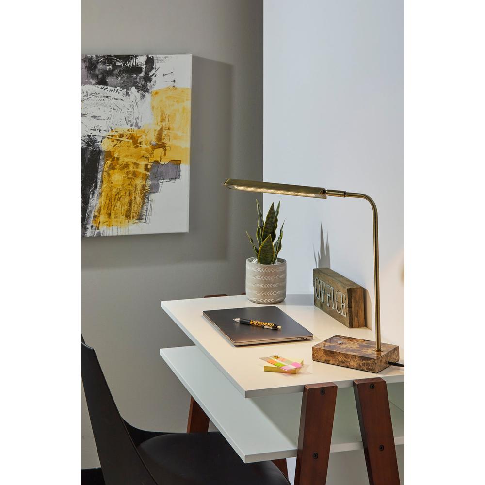 Reader LED Desk Lamp. Picture 2