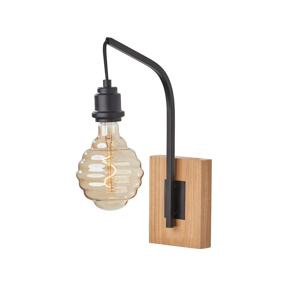 Wren Wall Lamp. Picture 1