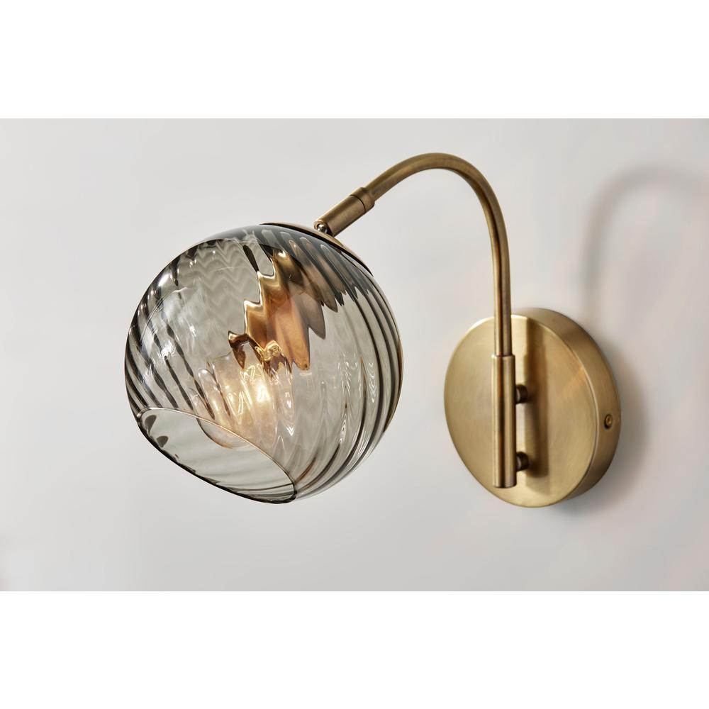 Camden Wall Lamp. Picture 4