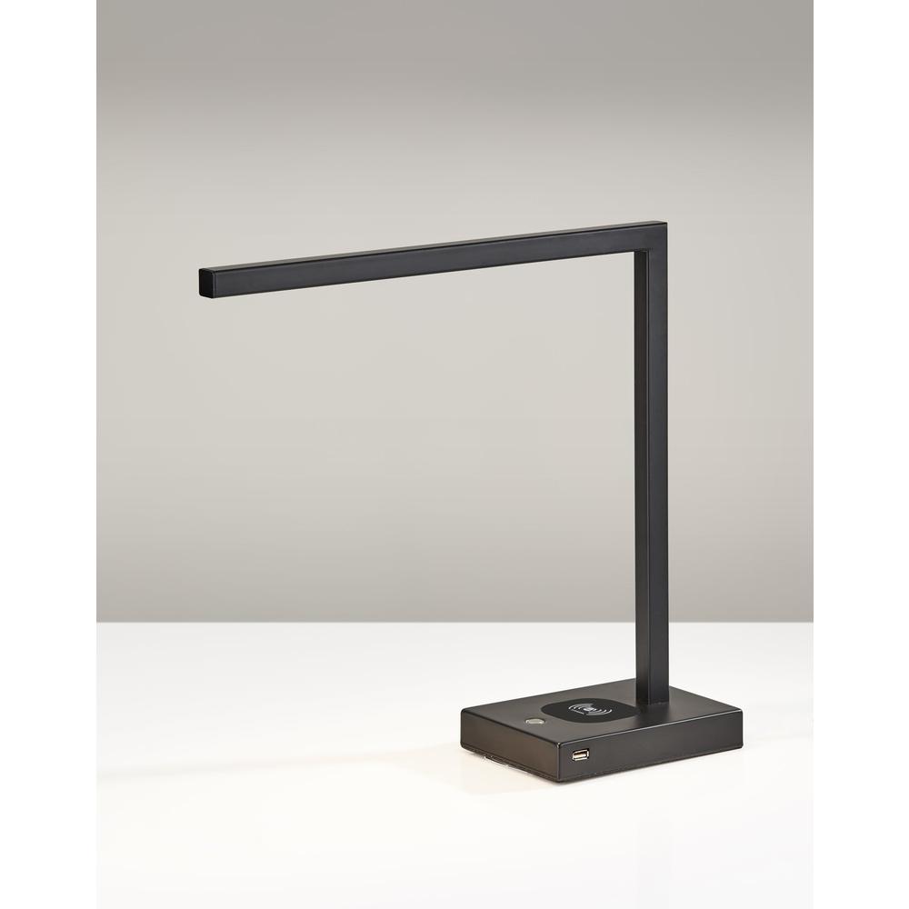 Aidan AdessoCharge LED Desk
Lamp. Picture 2