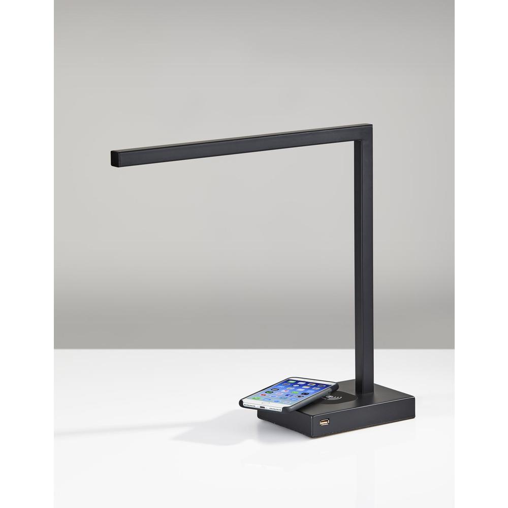 Aidan AdessoCharge LED Desk
Lamp. Picture 3