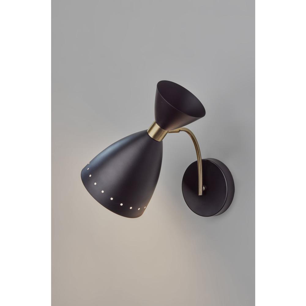 Oscar Wall Light. Picture 3