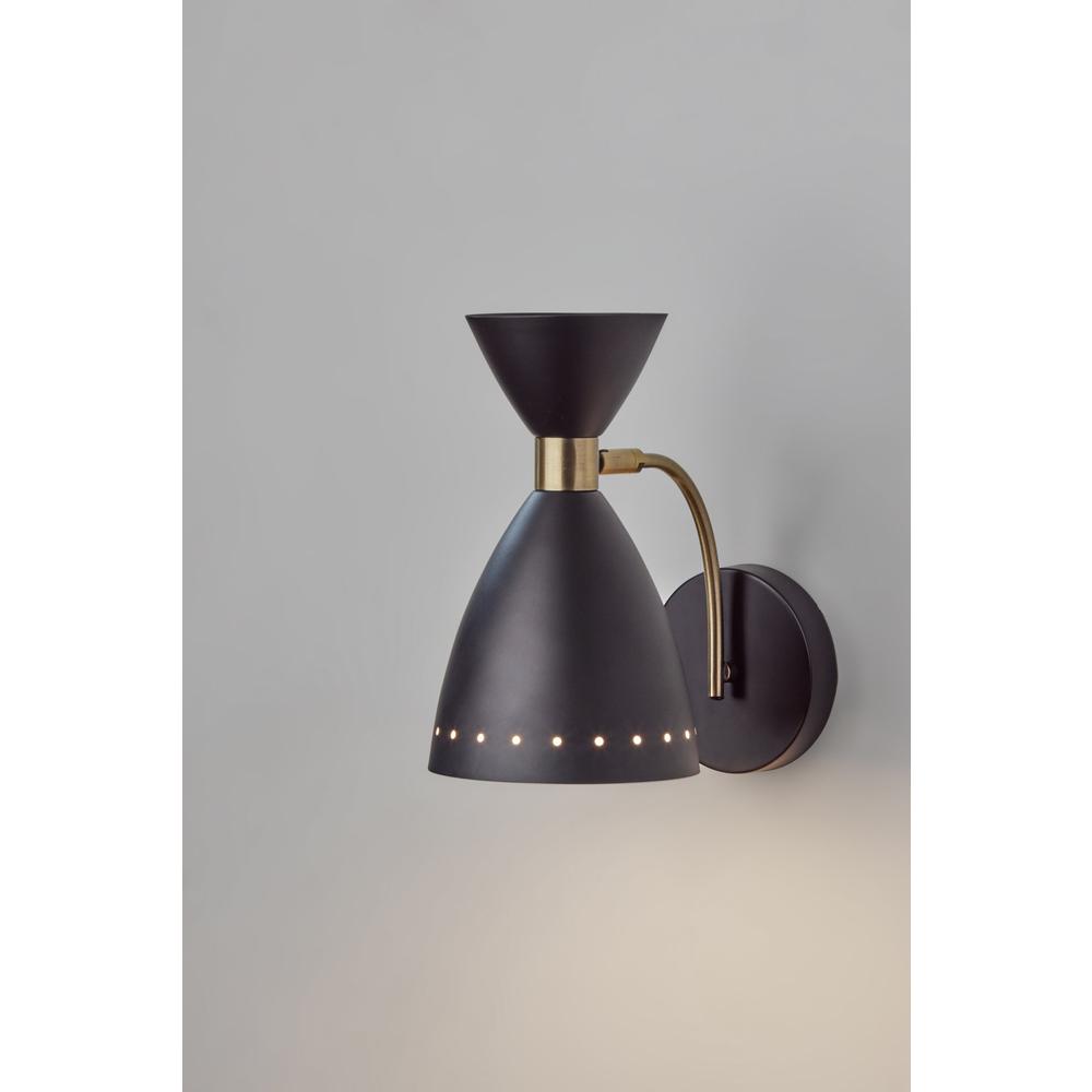 Oscar Wall Light. Picture 4