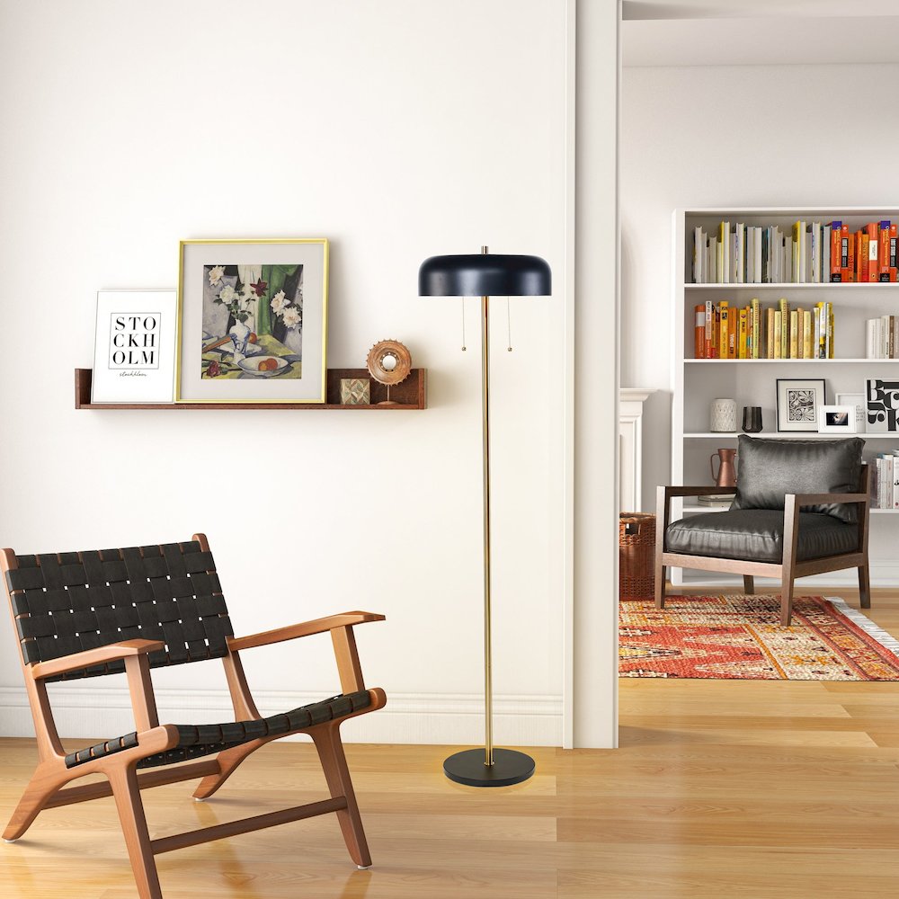 Vesper Floor lamp with Black outer and White inner. Picture 8