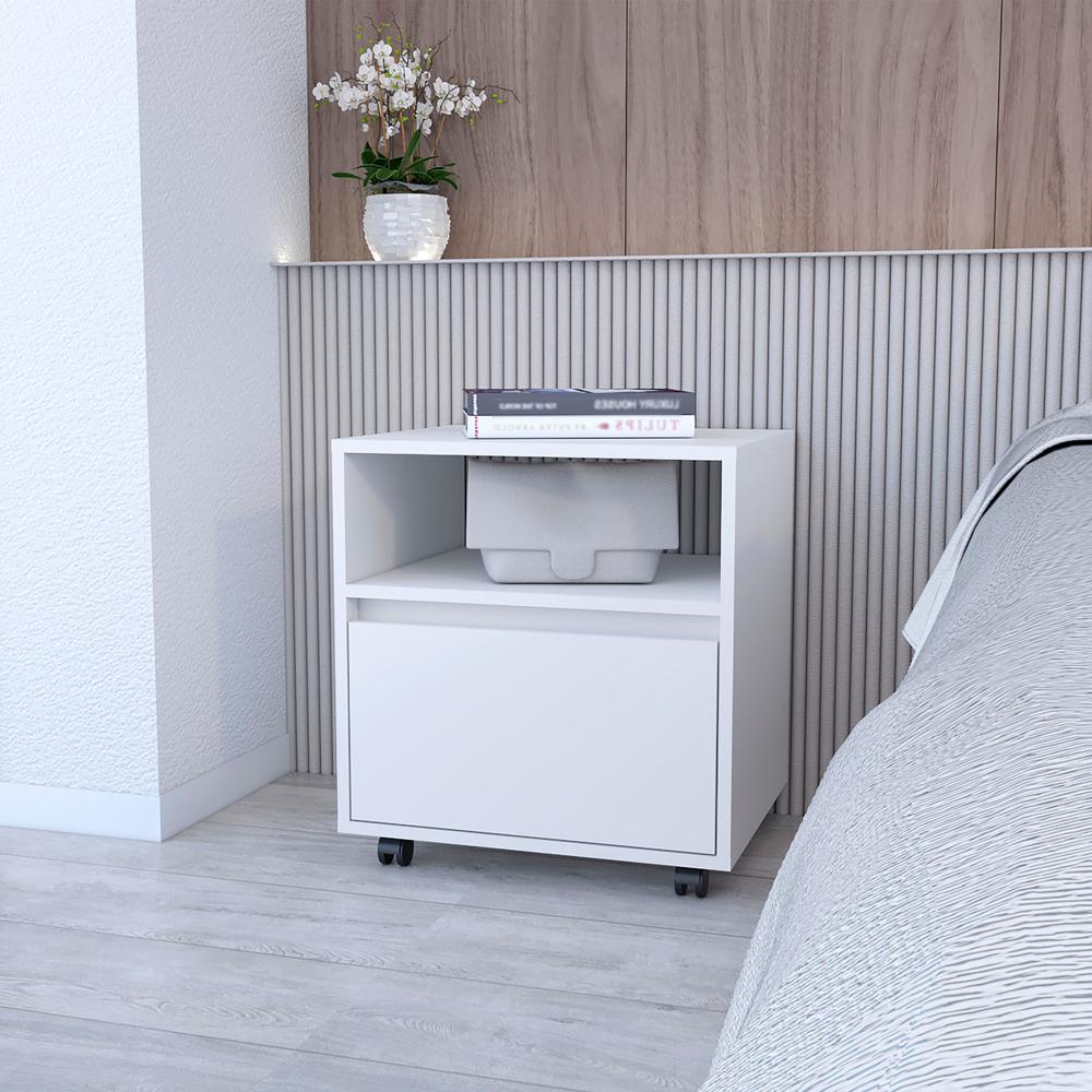 Duncan Nightstand. Picture 4