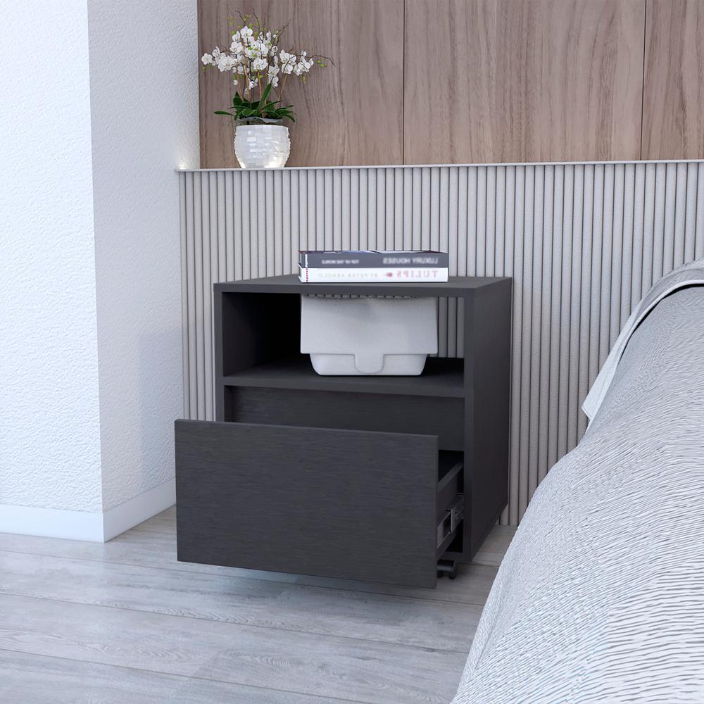 Duncan Nightstand. Picture 5