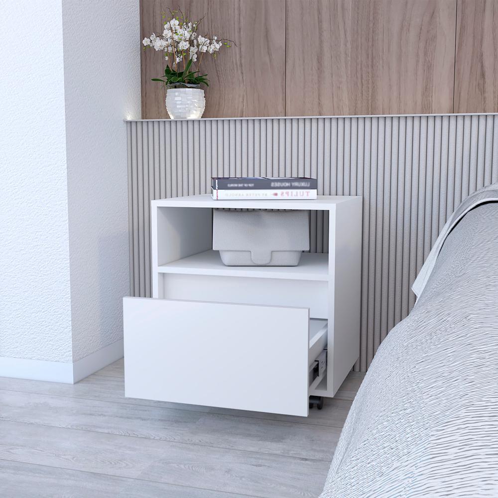 Duncan Nightstand. Picture 5