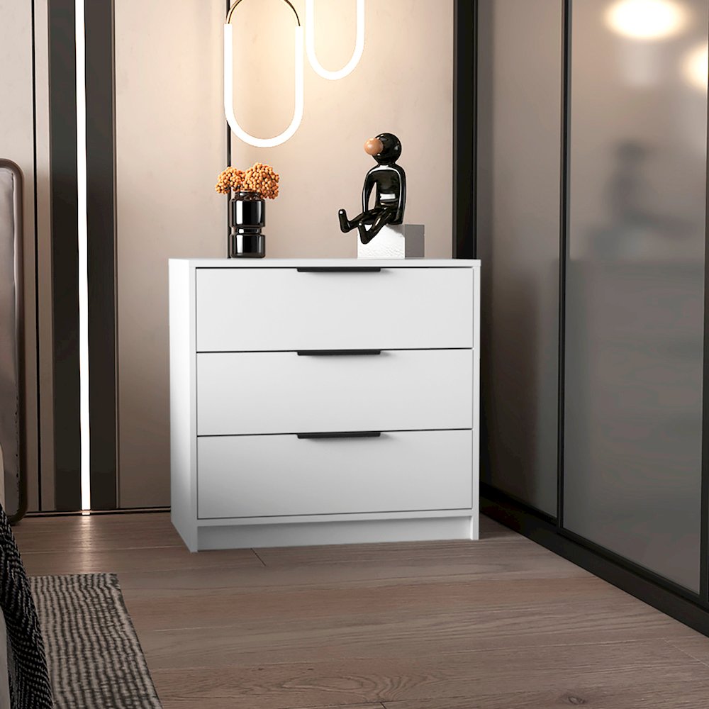 Luxor 3 Drawer Dresser. Picture 7