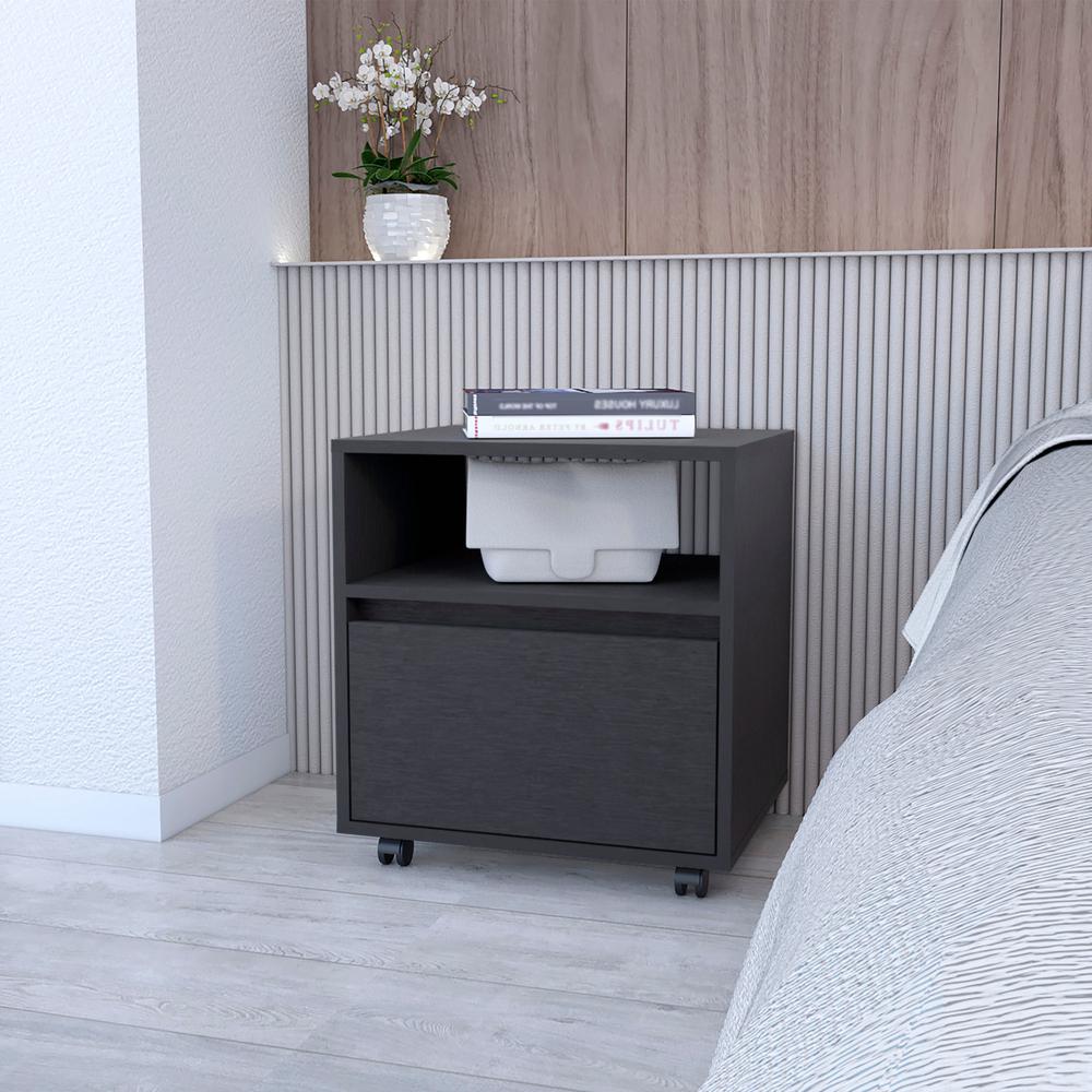 Duncan Nightstand. Picture 4