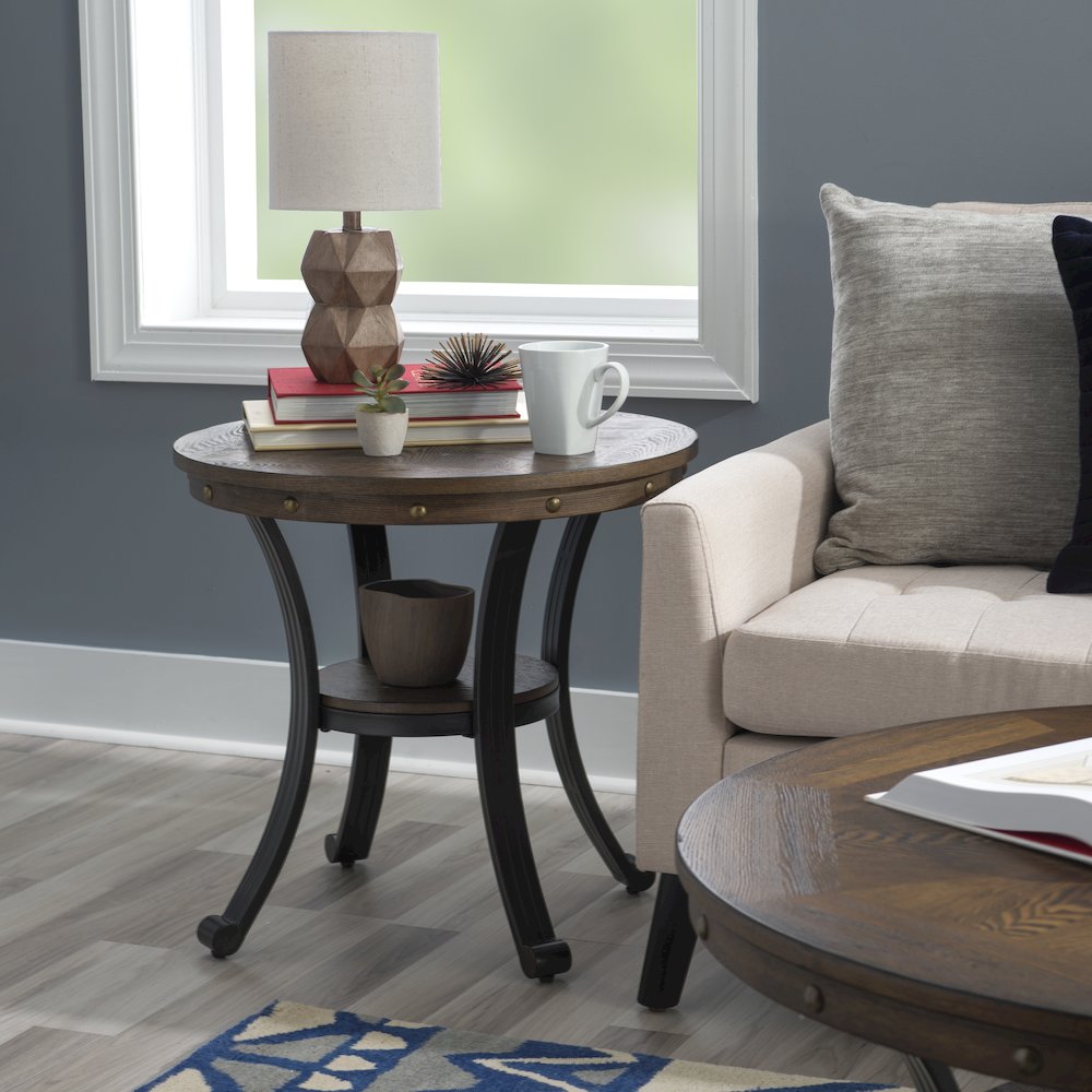Franklin Side Table. Picture 2