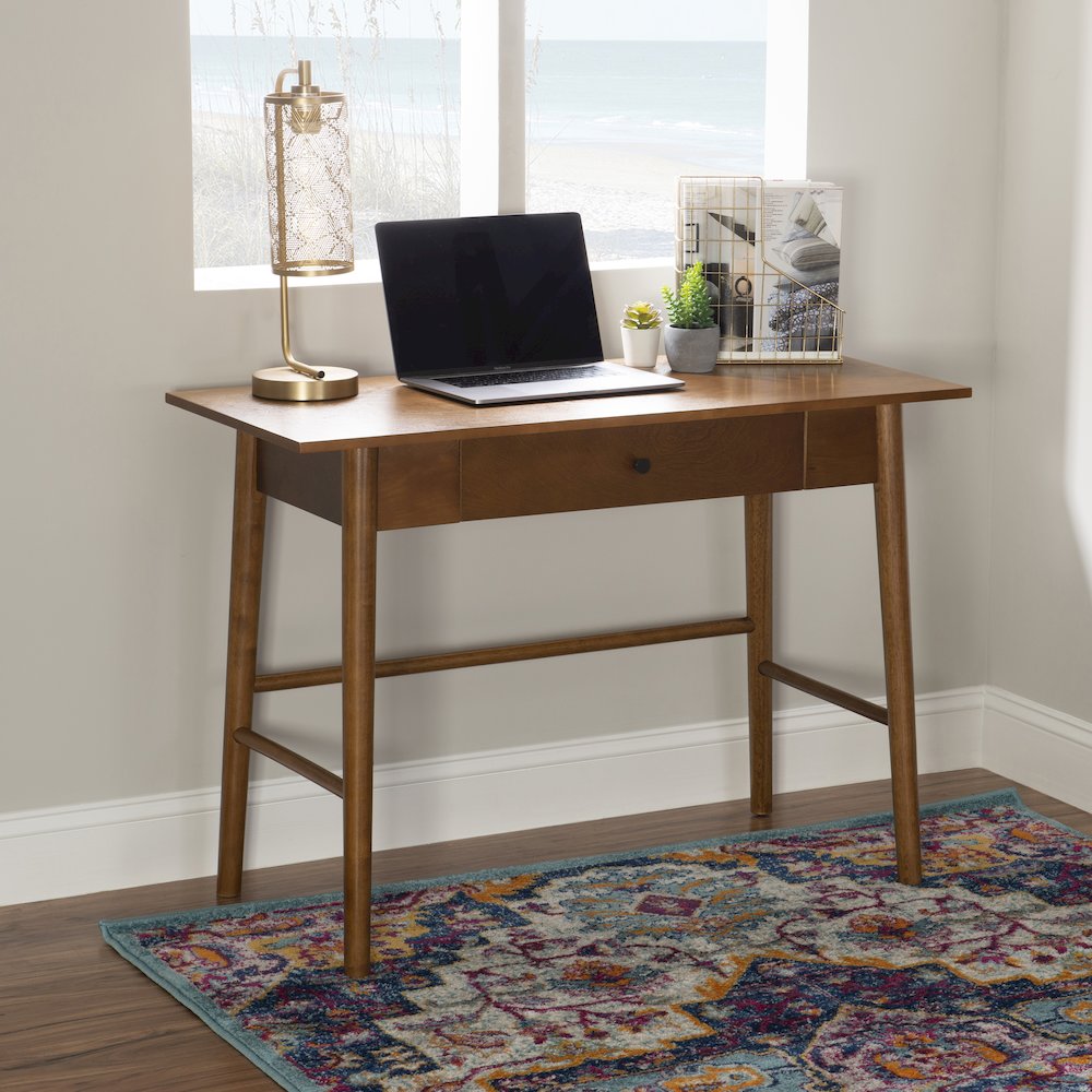Charlotte Desk. Picture 3
