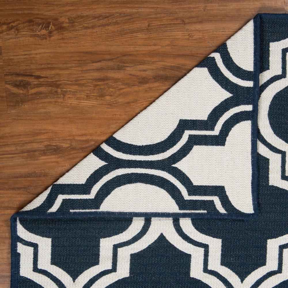 Salonika Reversible Quatrefoil Blue 5x8, Rug. Picture 5