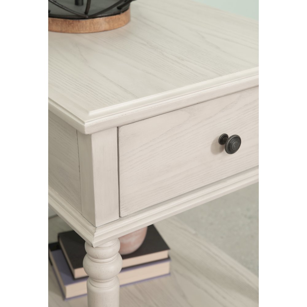 McGhie Side Table White. Picture 4