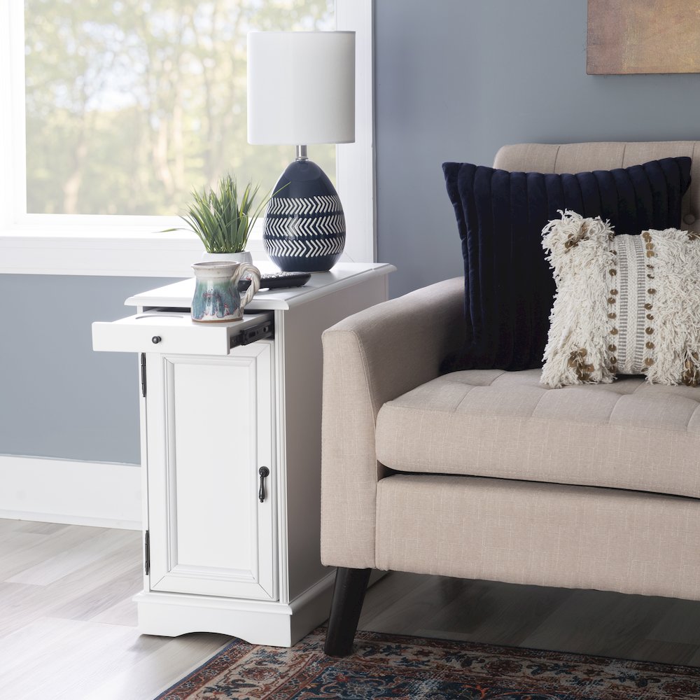 Butler White Accent Table. Picture 4