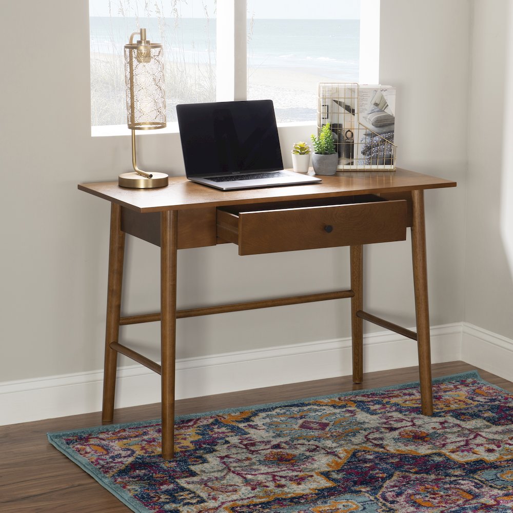 Charlotte Desk. Picture 4