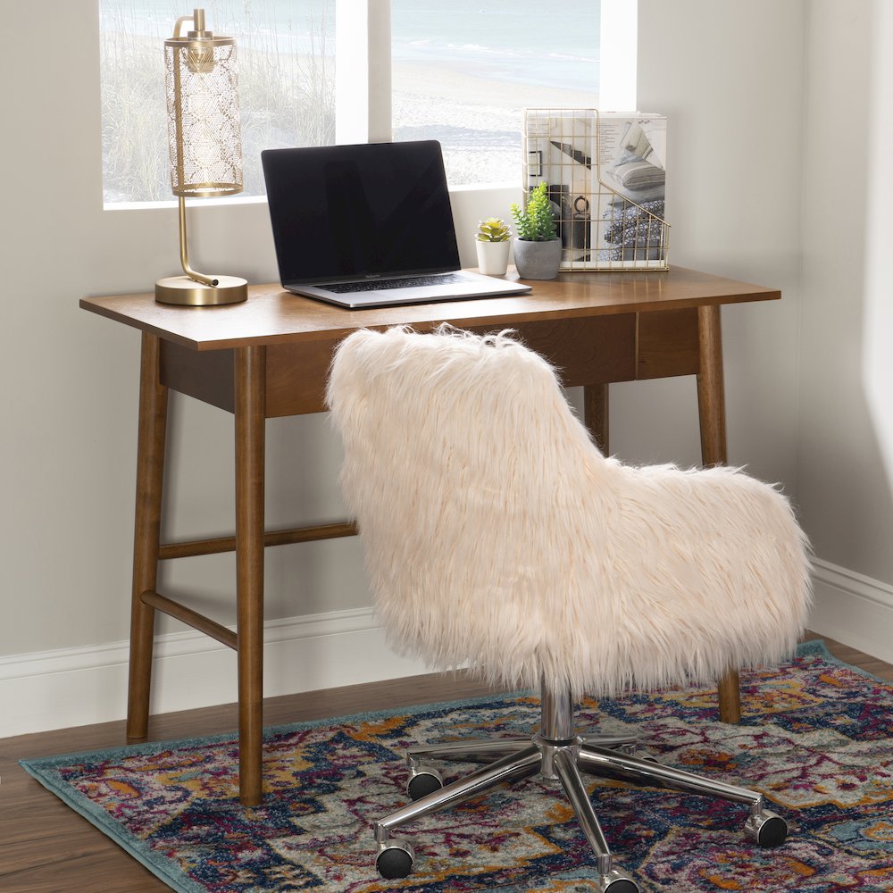 Charlotte Desk. Picture 5