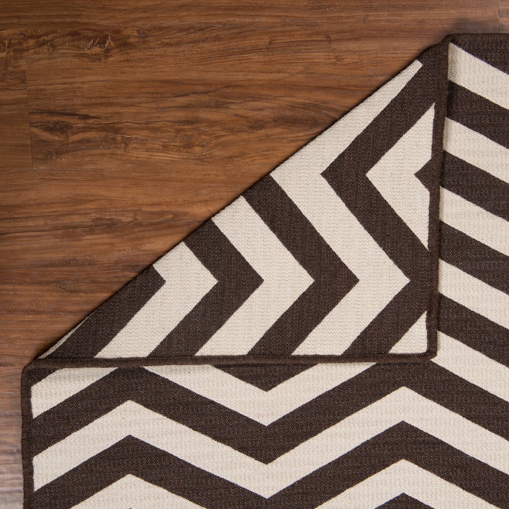 Salonika Reversible Chevron Brown 5x8, Rug. Picture 4