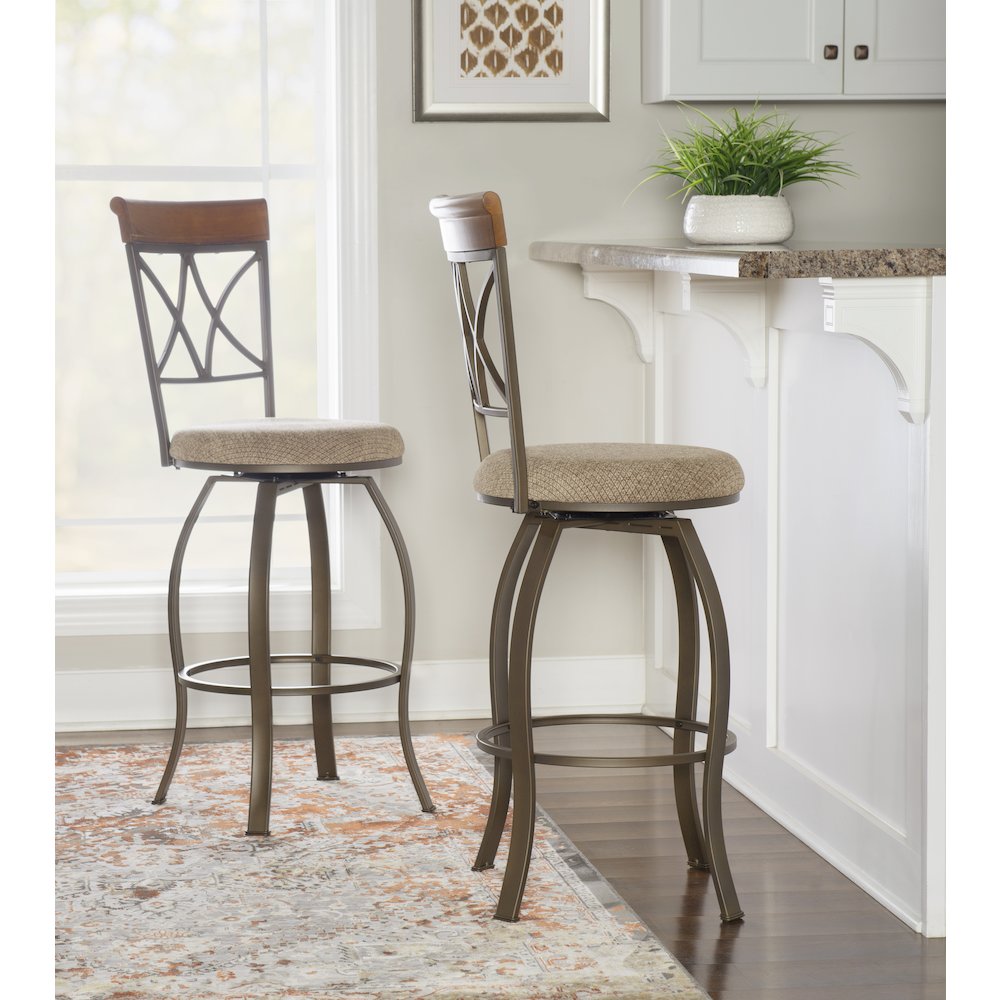 Hamilton Swivel Bar Stool. Picture 2