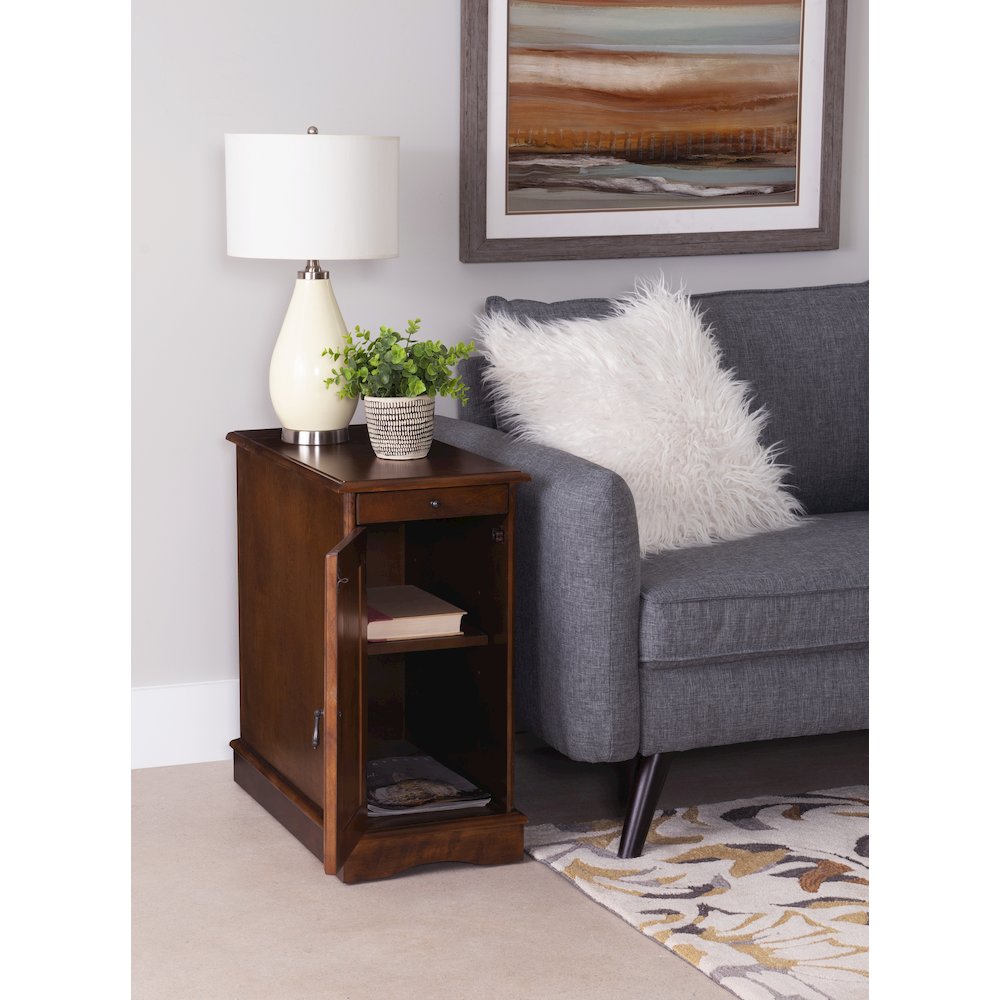 Butler Hazelnut Accent Table. Picture 5