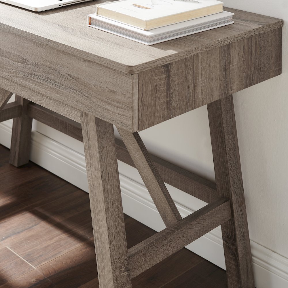 Tracey Desk. Picture 4