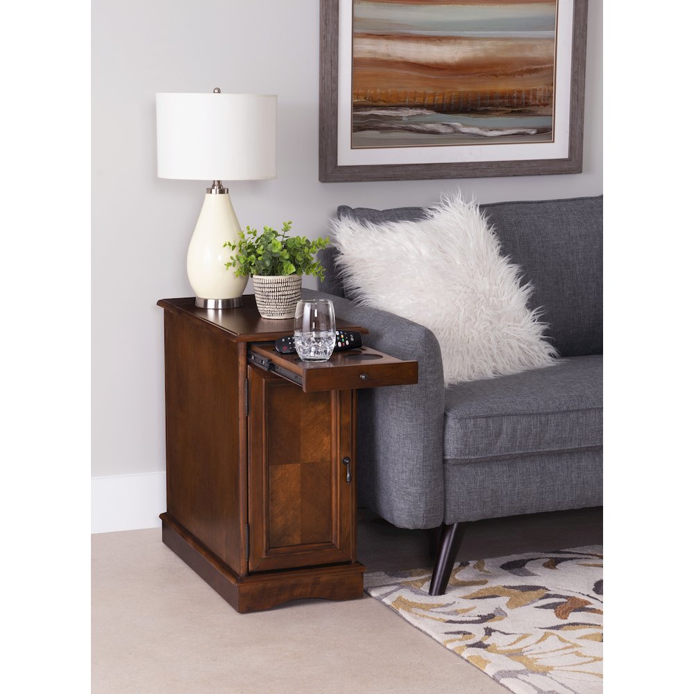 Butler Hazelnut Accent Table. Picture 6