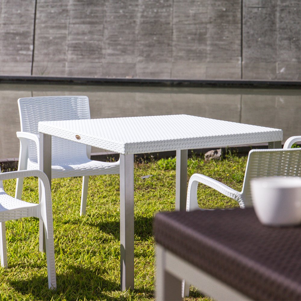 Lagoon Oslo Rattan Dining Table with Aluminum Legs. Picture 4