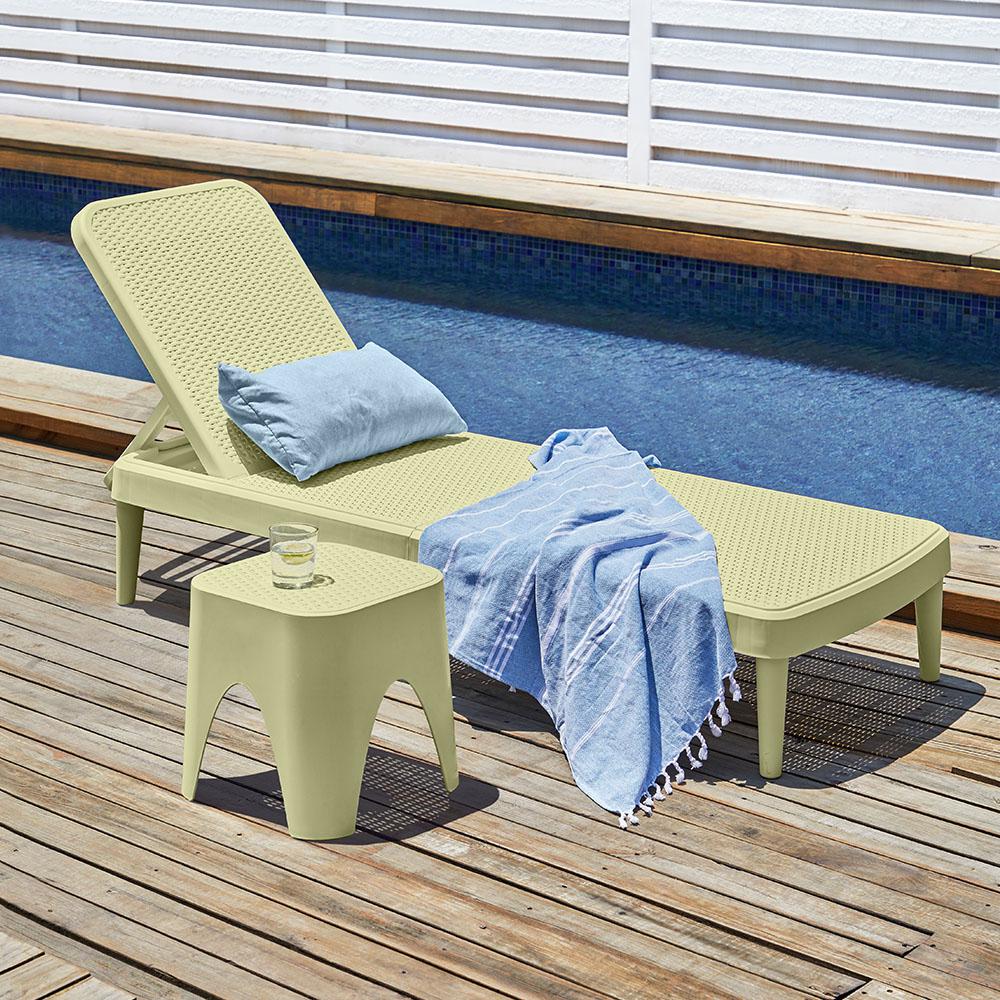 Lagoon Tahiti Outdoor Chaise Lounge. Picture 5