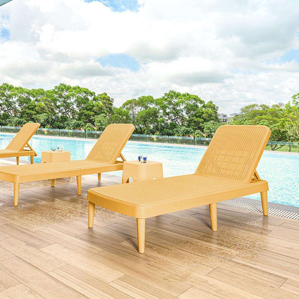 Lagoon Tahiti Outdoor Chaise Lounge. Picture 4