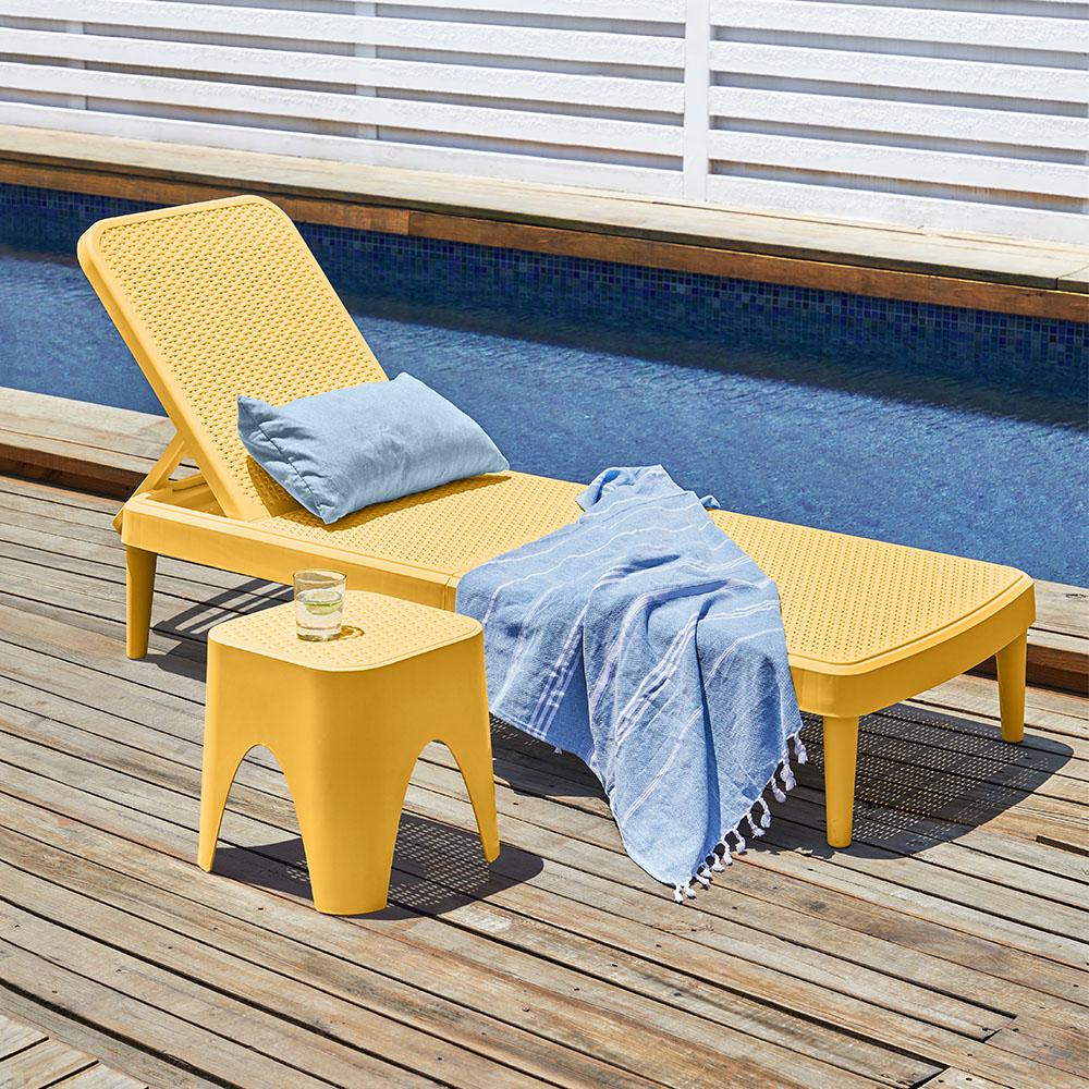 Lagoon Tahiti Outdoor Chaise Lounge. Picture 5
