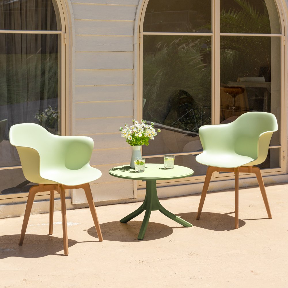 Seattle Resin 2-In-1 Round Table. Picture 2