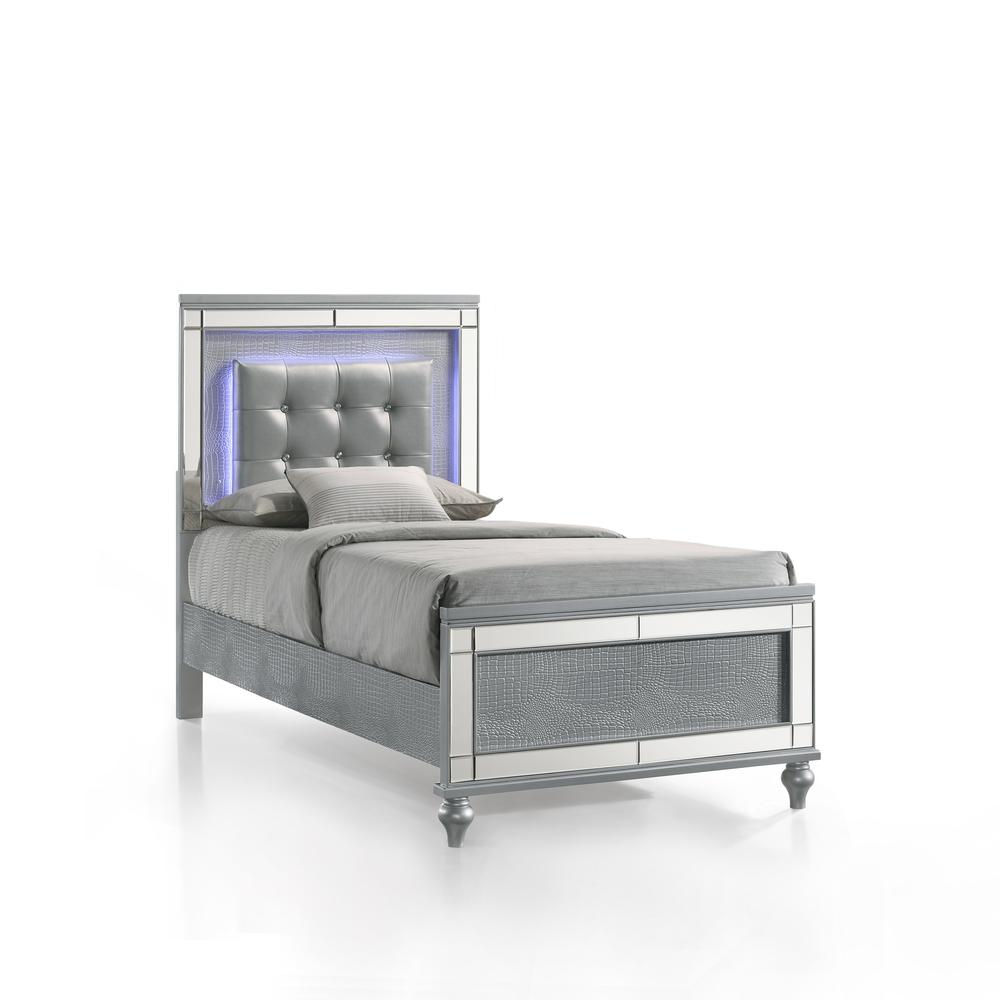 Furniture Contemporary Solid Wood 3/3 Twin Bed in Silver. Picture 1