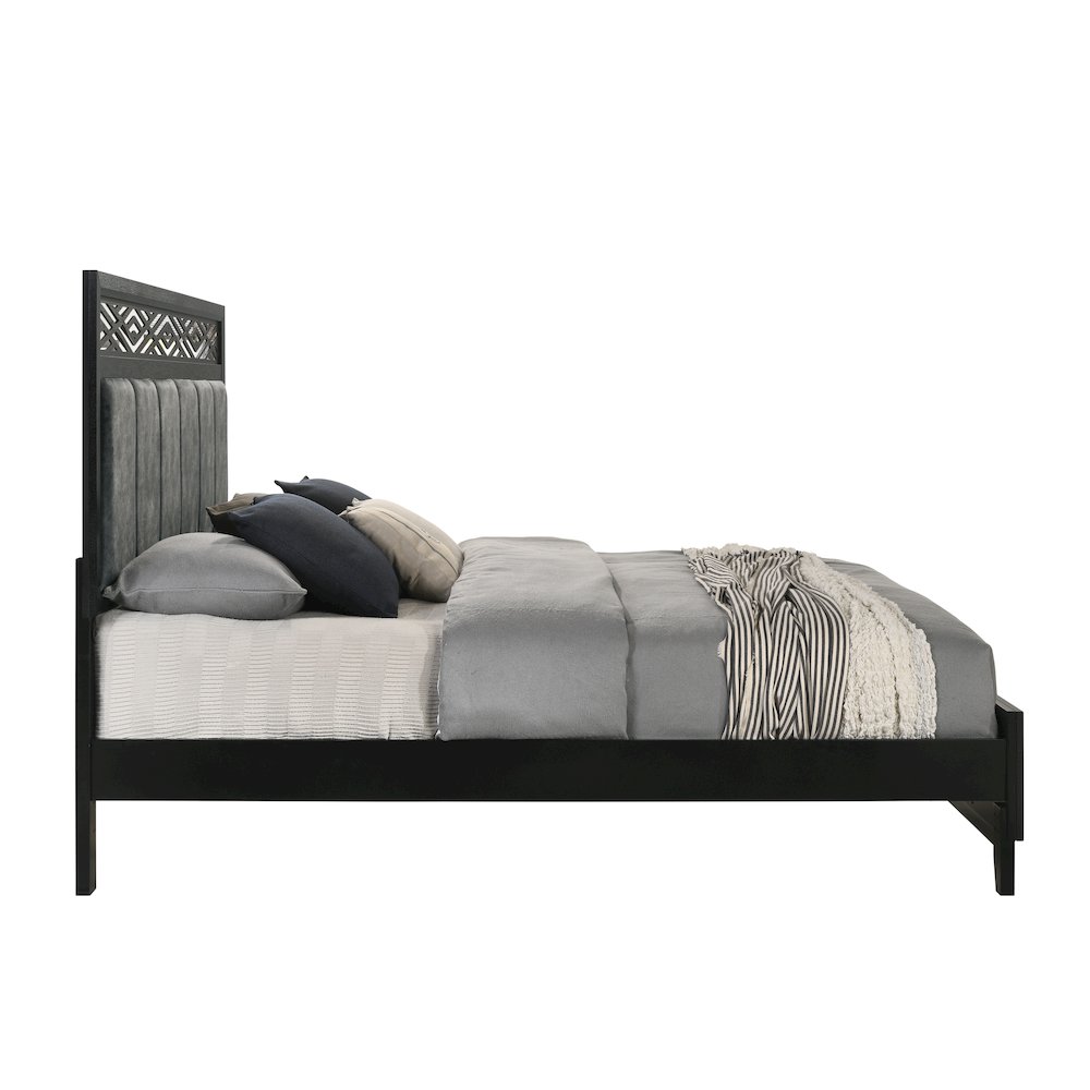 Obsidian Wood Queen Bed, Black. Picture 4