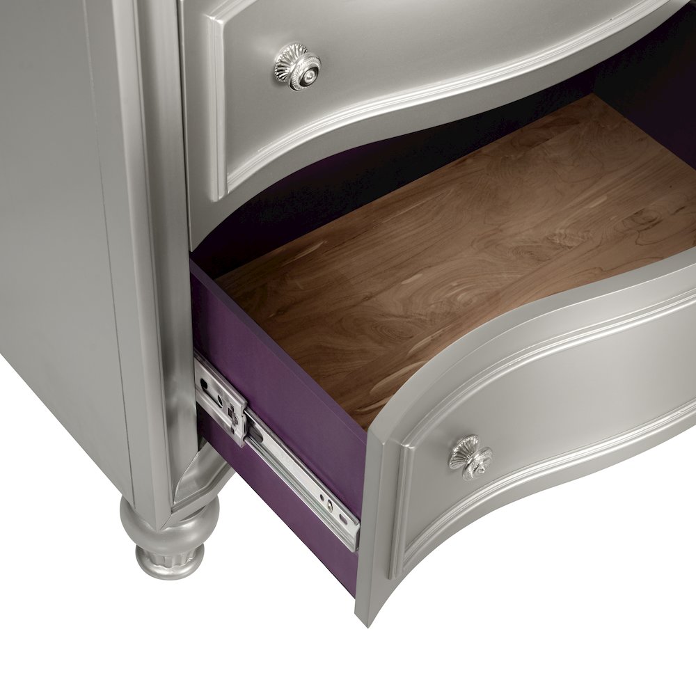 Reflections Wood 8-Drawer Dresser, Silver. Picture 6