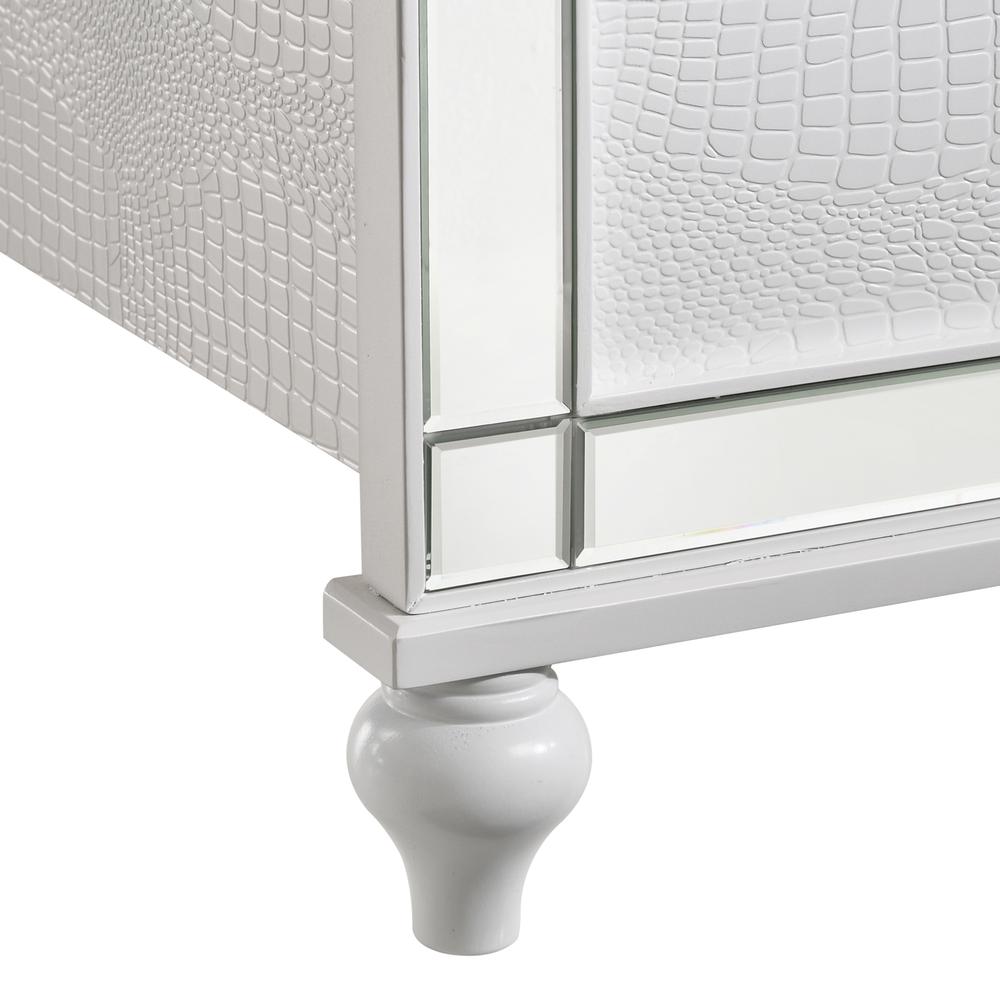 Furniture Valentine Solid Wood Queen Size Lighted Bed in White. Picture 5