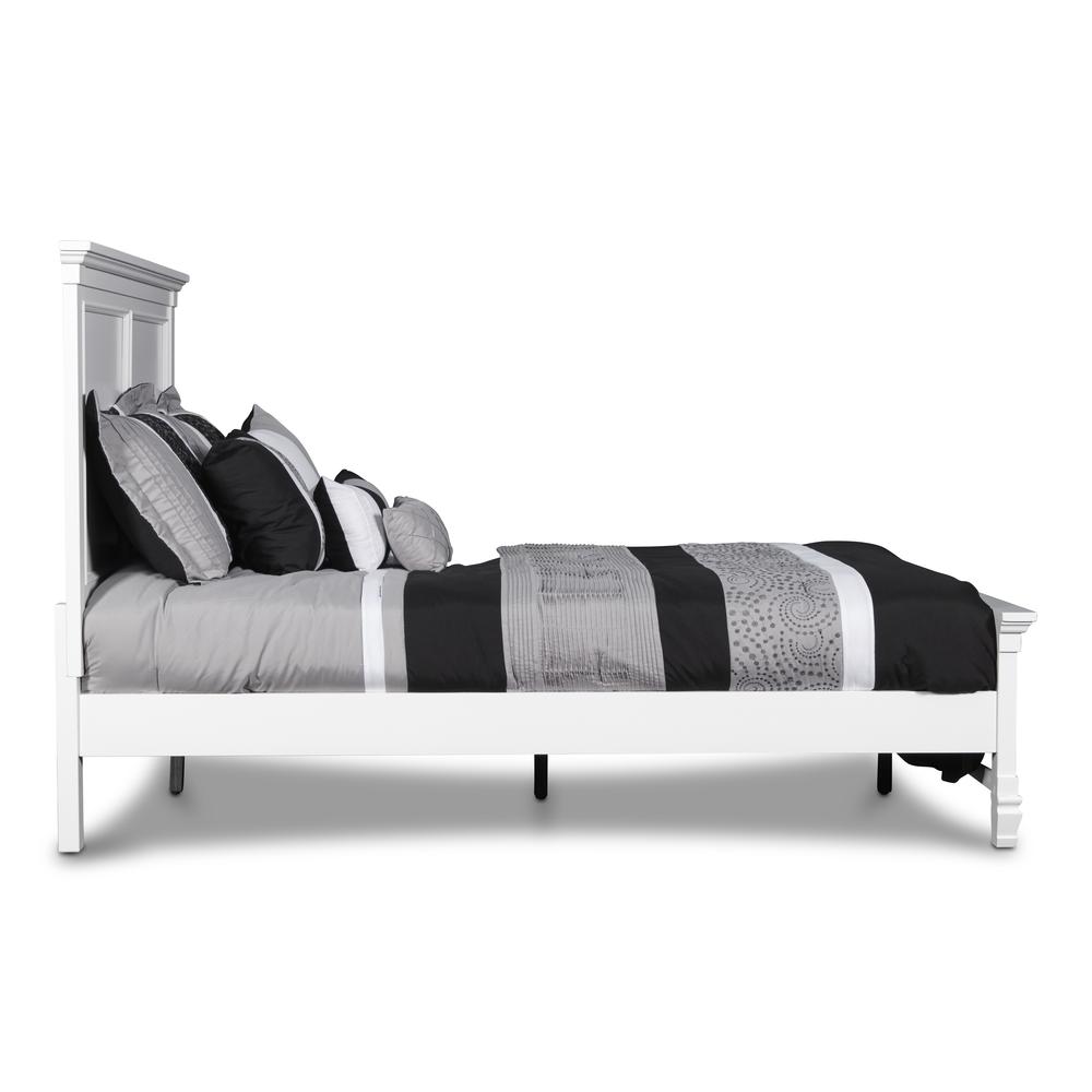 Furniture Tamarack Solid Wood Full Size Bed in White. Picture 3