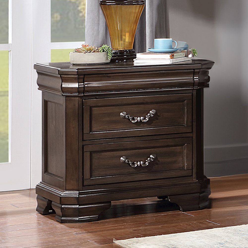 Lyndhurst Wood 3-Drawer Nightstand in Walnut. Picture 2