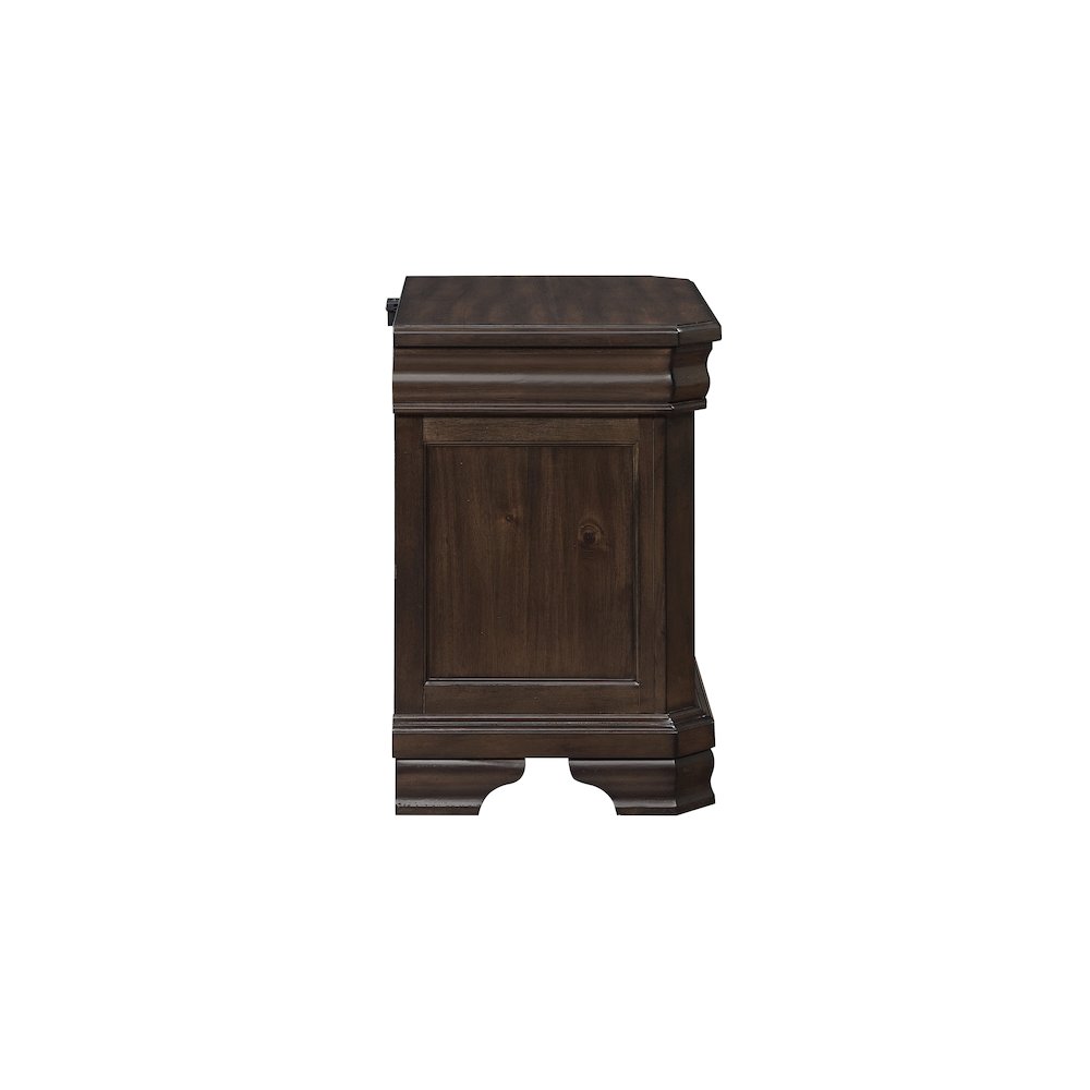 Lyndhurst Wood 3-Drawer Nightstand in Walnut. Picture 5