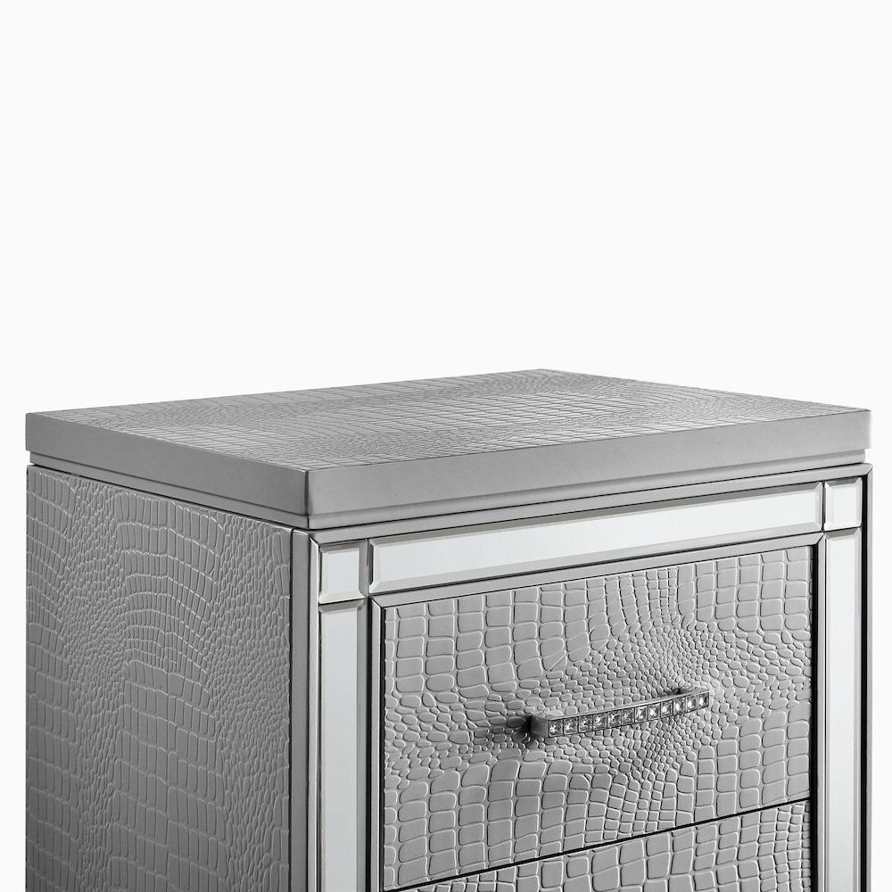 Valentino Wood 3-Drawer Nightstand in Silver. Picture 6