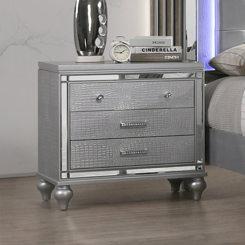 Valentino Wood 3-Drawer Nightstand in Silver. Picture 2