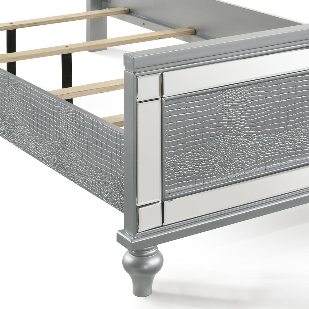 Furniture Contemporary Solid Wood 3/3 Twin Bed in Silver. Picture 6