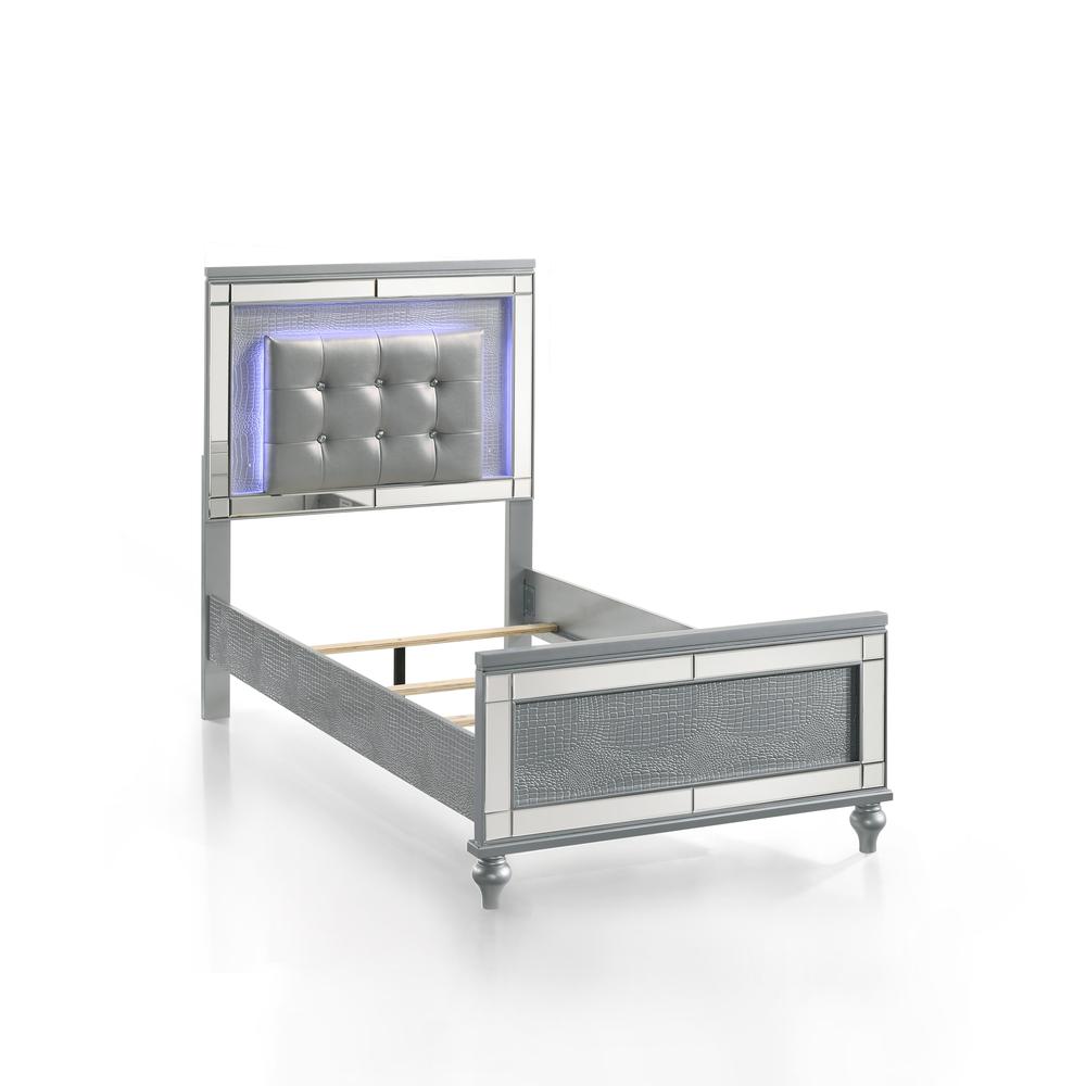 Furniture Contemporary Solid Wood 3/3 Twin Bed in Silver. Picture 2