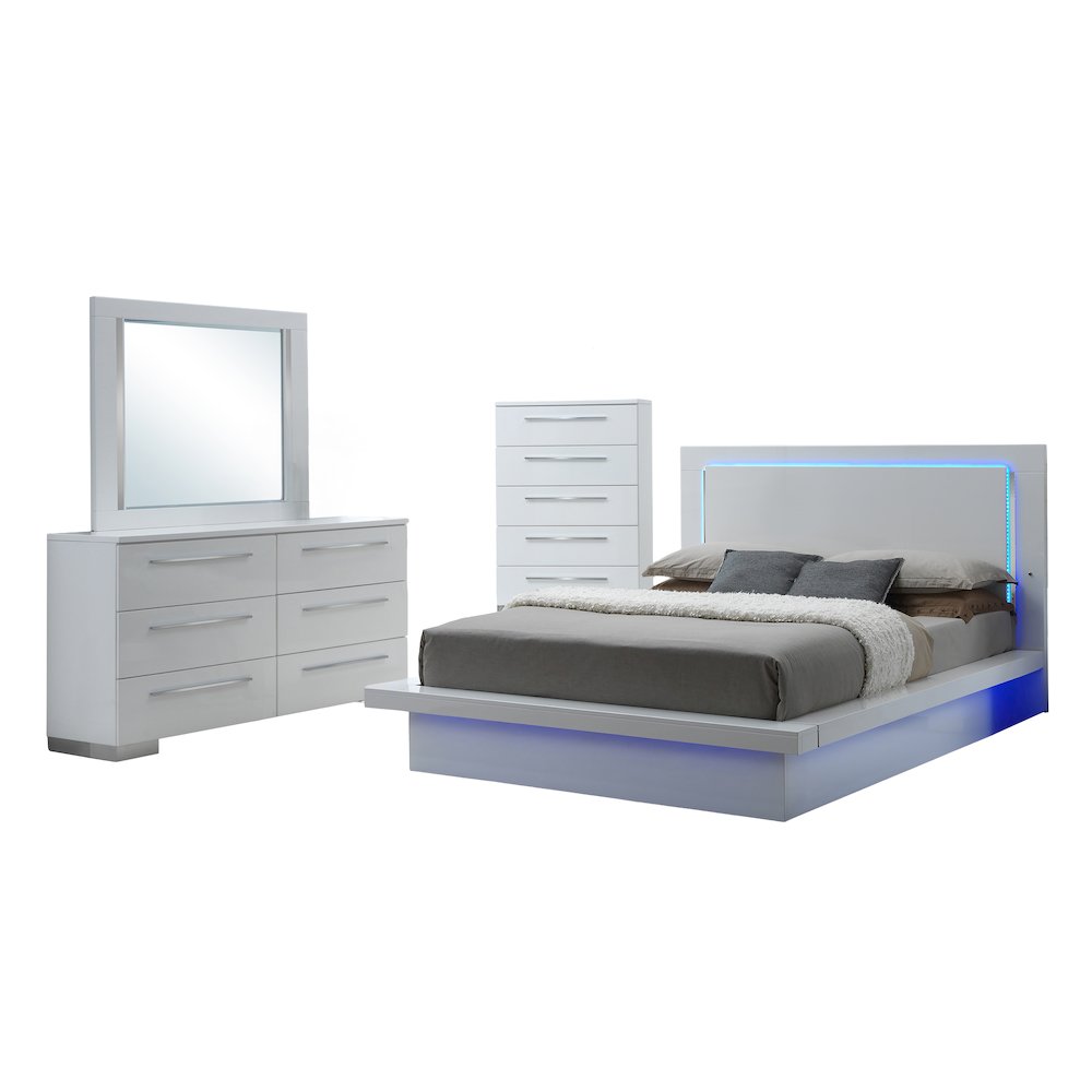 Sapphire 4-Piece Wood King Bedroom Set with Chest in White. Picture 1