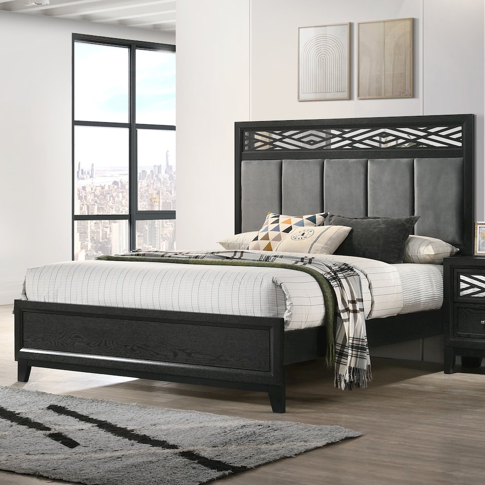 Obsidian Wood Queen Bed, Black. Picture 2